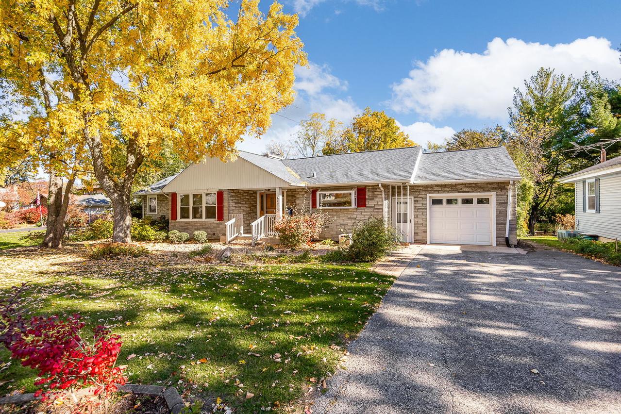 4915 Pershing Ave., Downers Grove, IL 60515