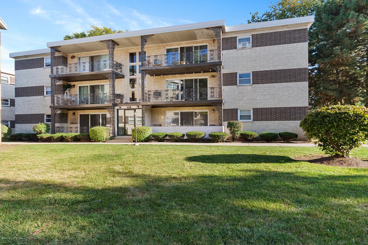 301 E Plainfield Rd. #6, La Grange, IL 60525
