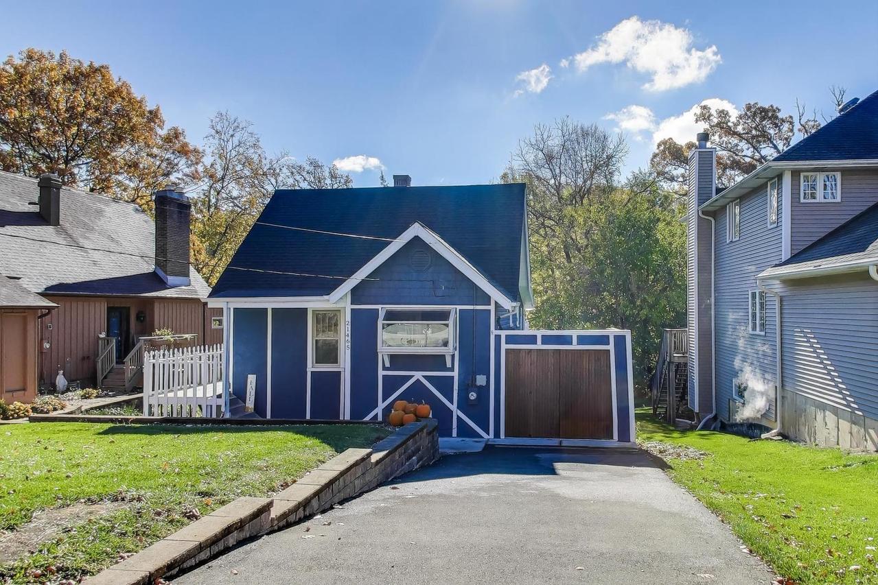 21465 W Crescent Dr., Mundelein, IL 60060