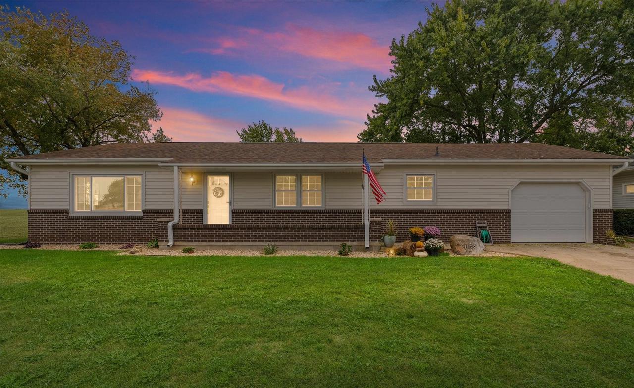 407 E Church St., Royal, IL 61871