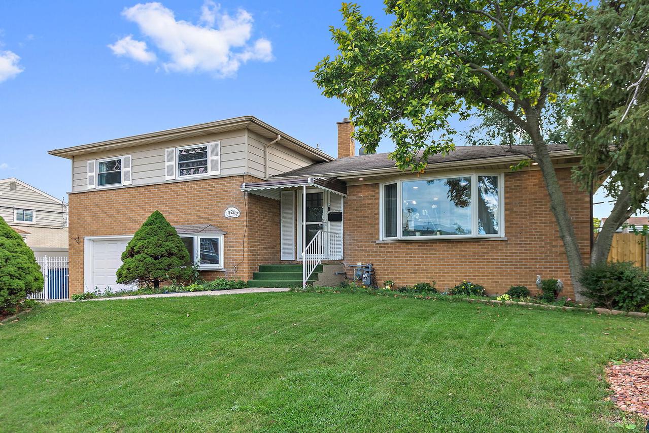 1202 Elsie Dr., Melrose Park, IL 60160