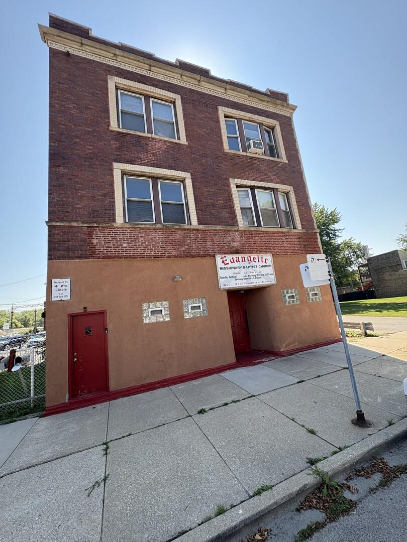 391 E Kensington Ave., Chicago, IL 60628