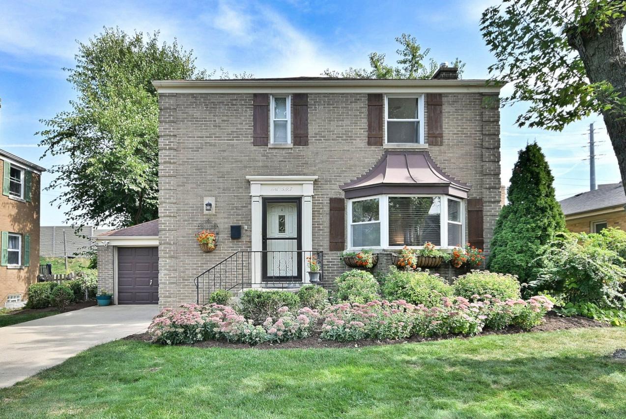 593 S Edgewood Ave., Elmhurst, IL 60126