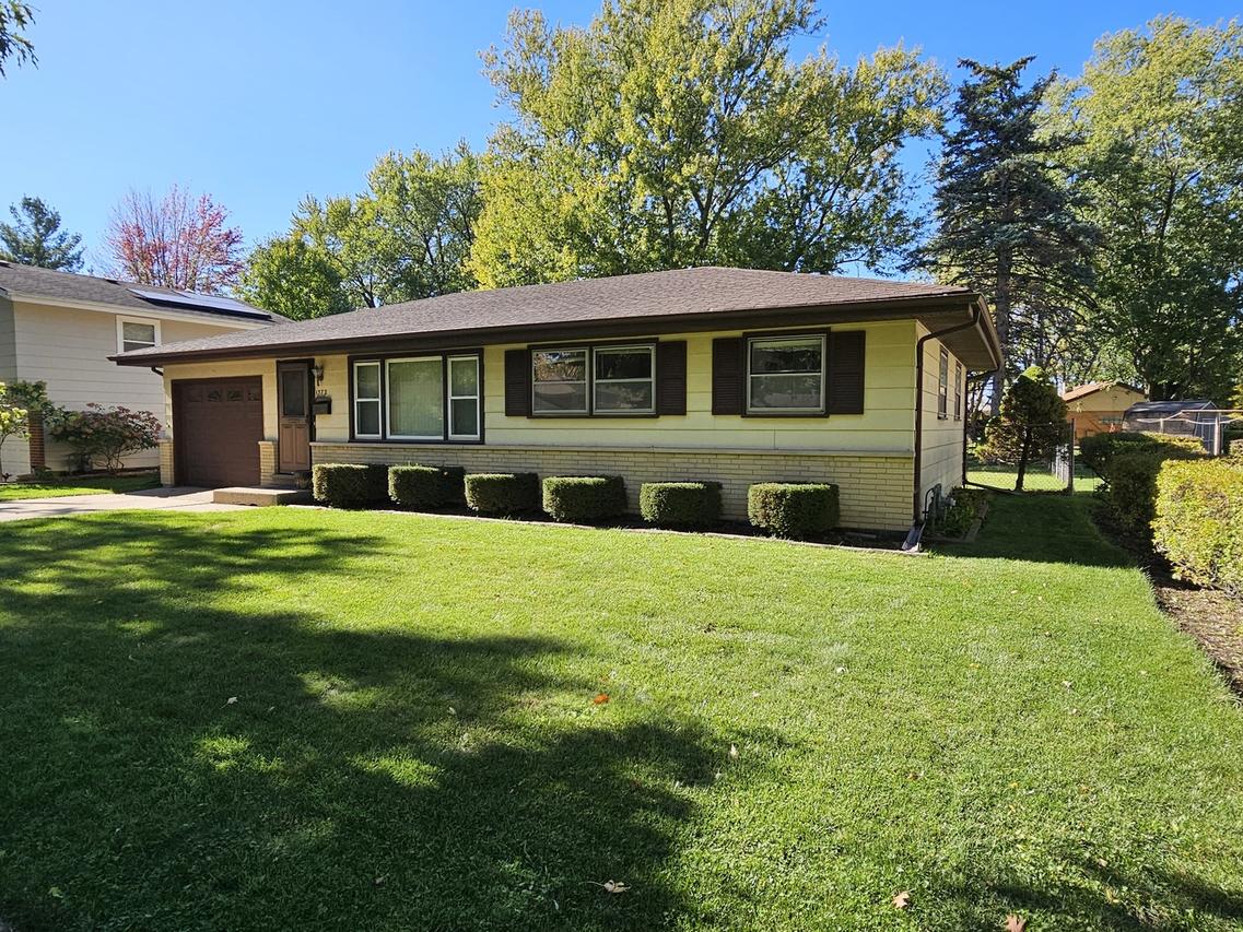 1372 Algonquin Dr., Elgin, IL 60120