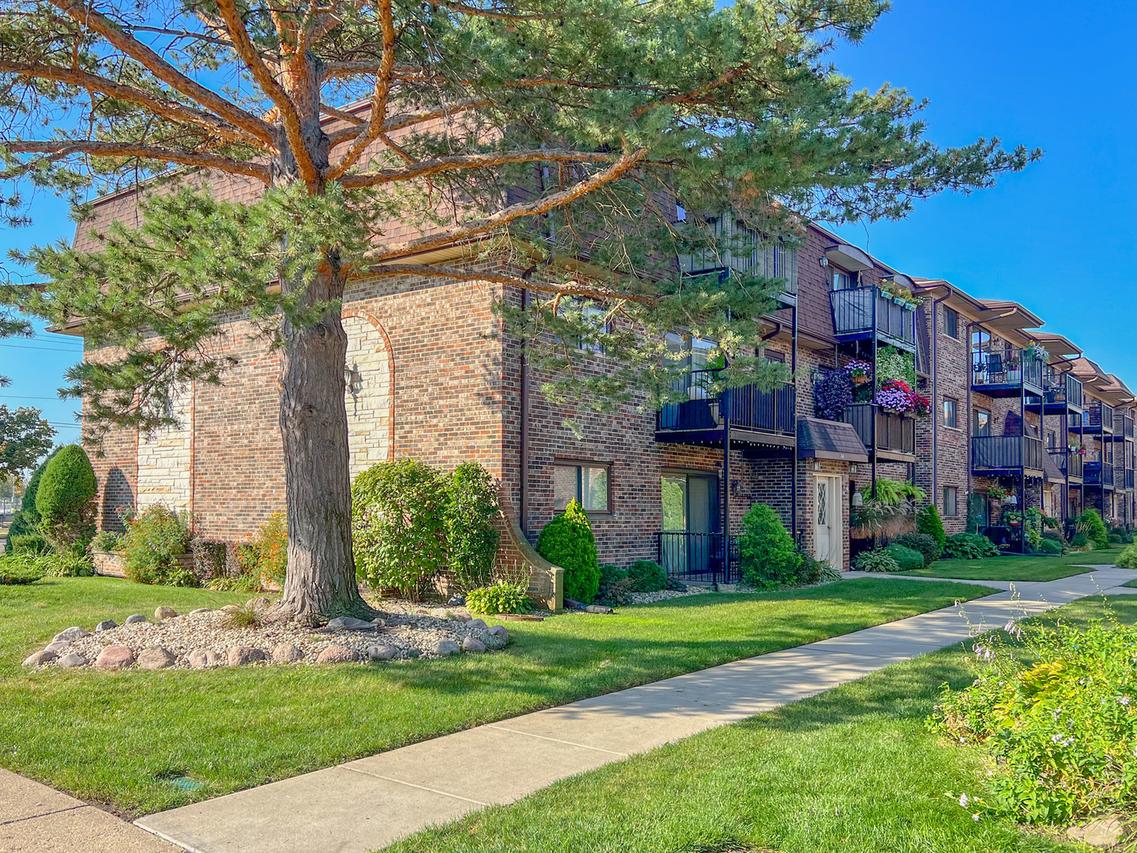 7604 W Lawrence Ave. #1B, Harwood Heights, IL 60706