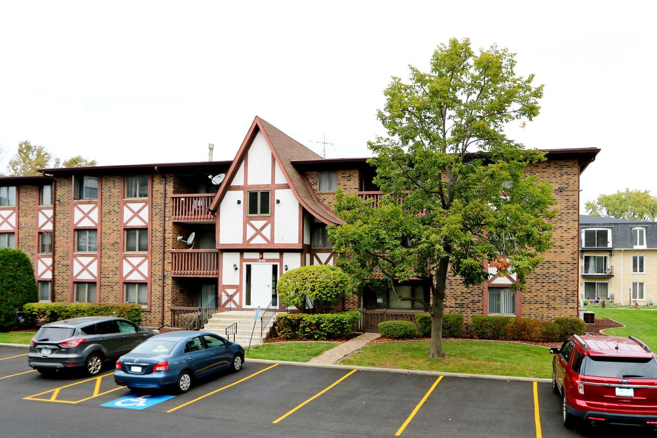 10400 Circle Dr. #102, Oak Lawn, IL 60453