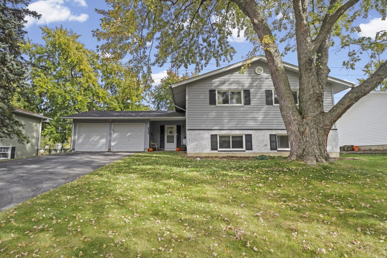 6505 Winston Dr., Woodridge, IL 60517