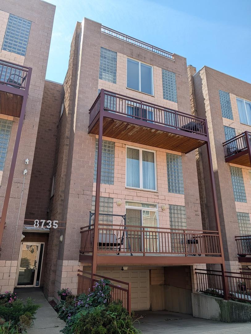 8735 W Catherine Ave. #8, Chicago, IL 60656
