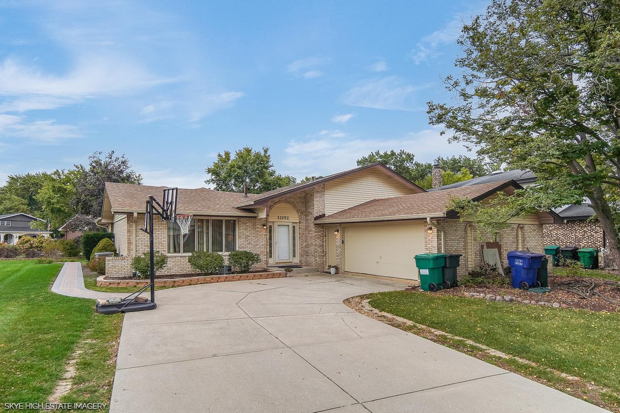 12152 Forestview Dr., Orland Park, IL 60467