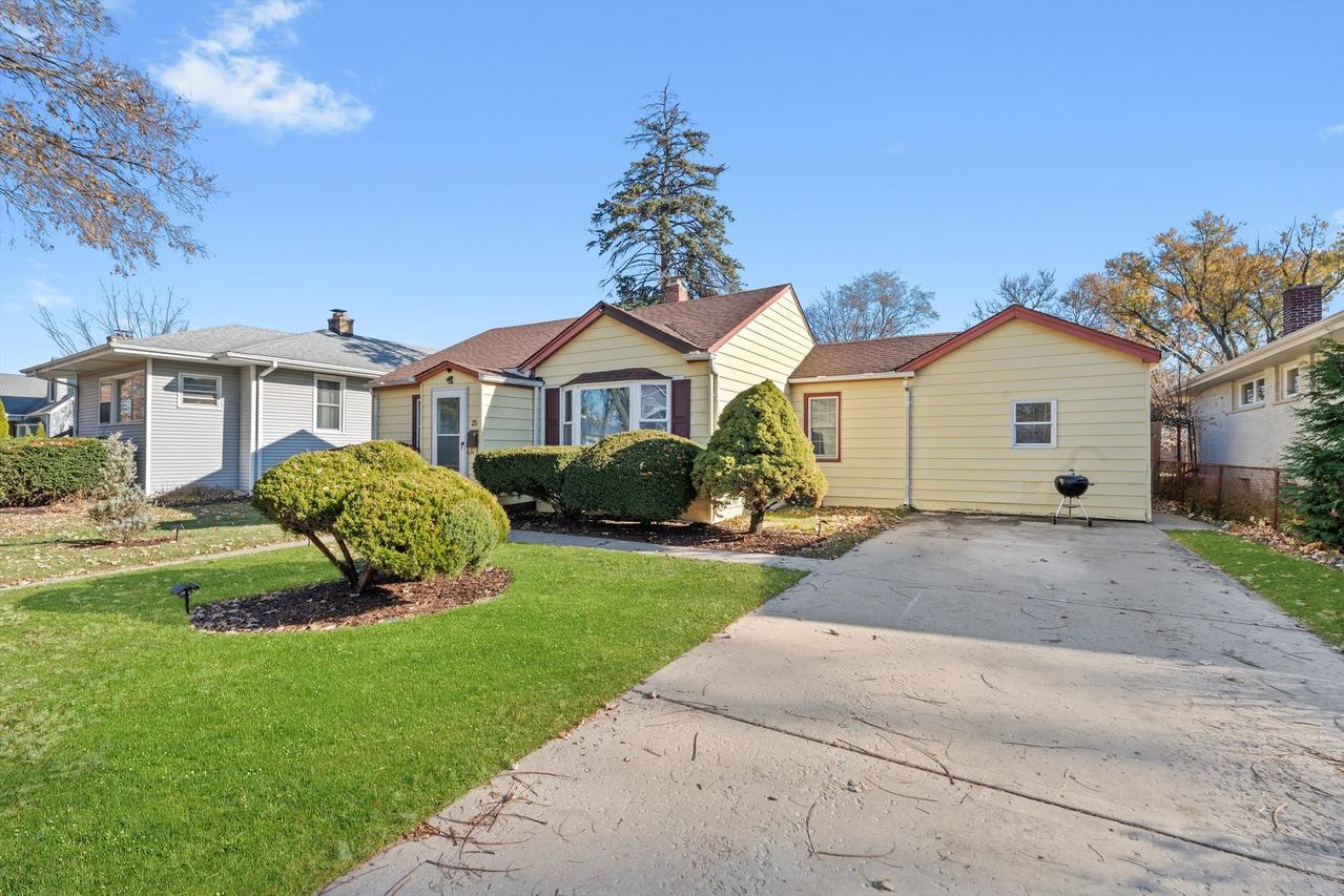 25 S Hudson St., Westmont, IL 60559
