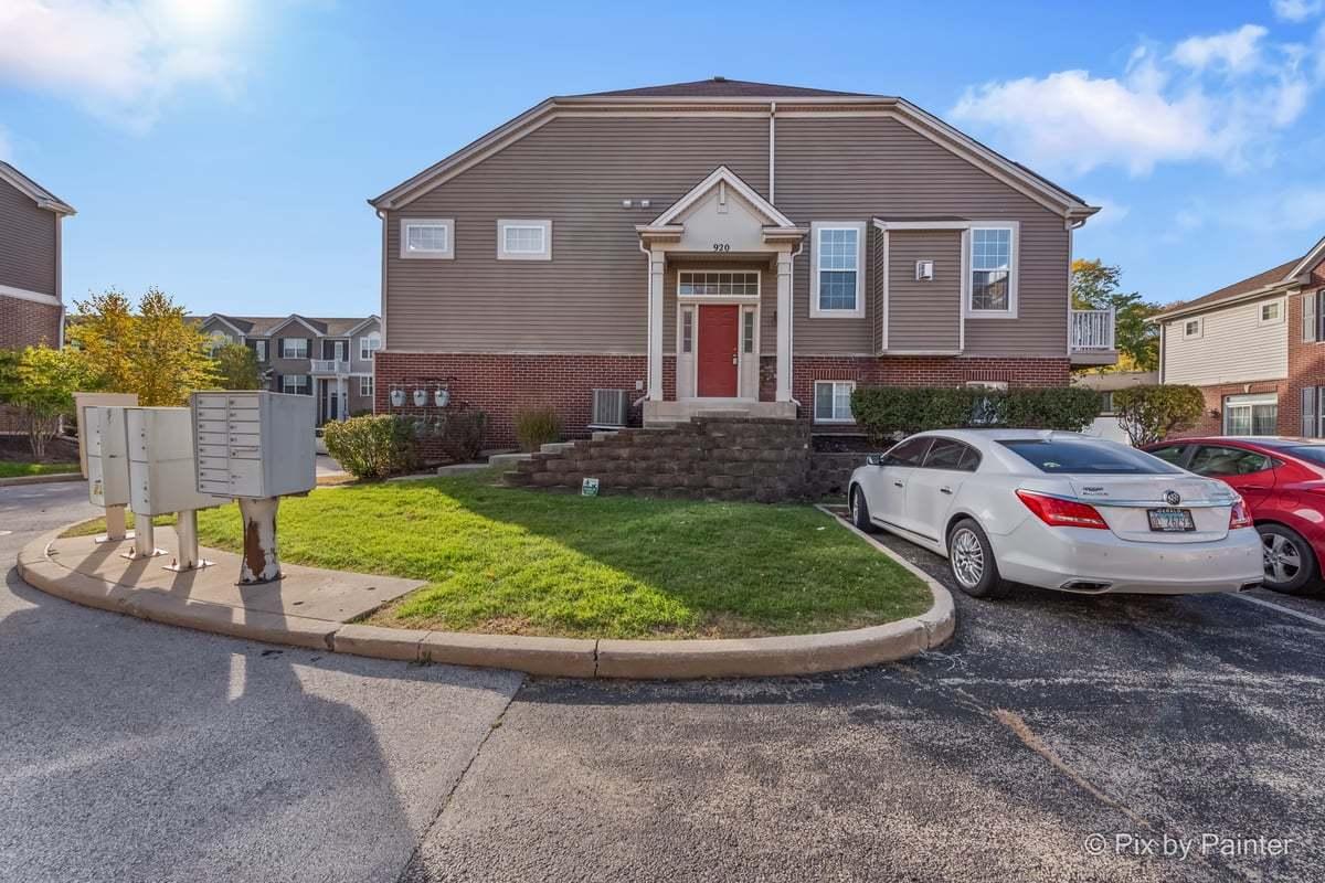 920 Charlton Ln., Naperville, IL 60563