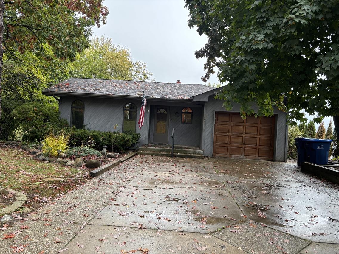 36951 N Nathan Hale Dr., Lake Villa, IL 60046