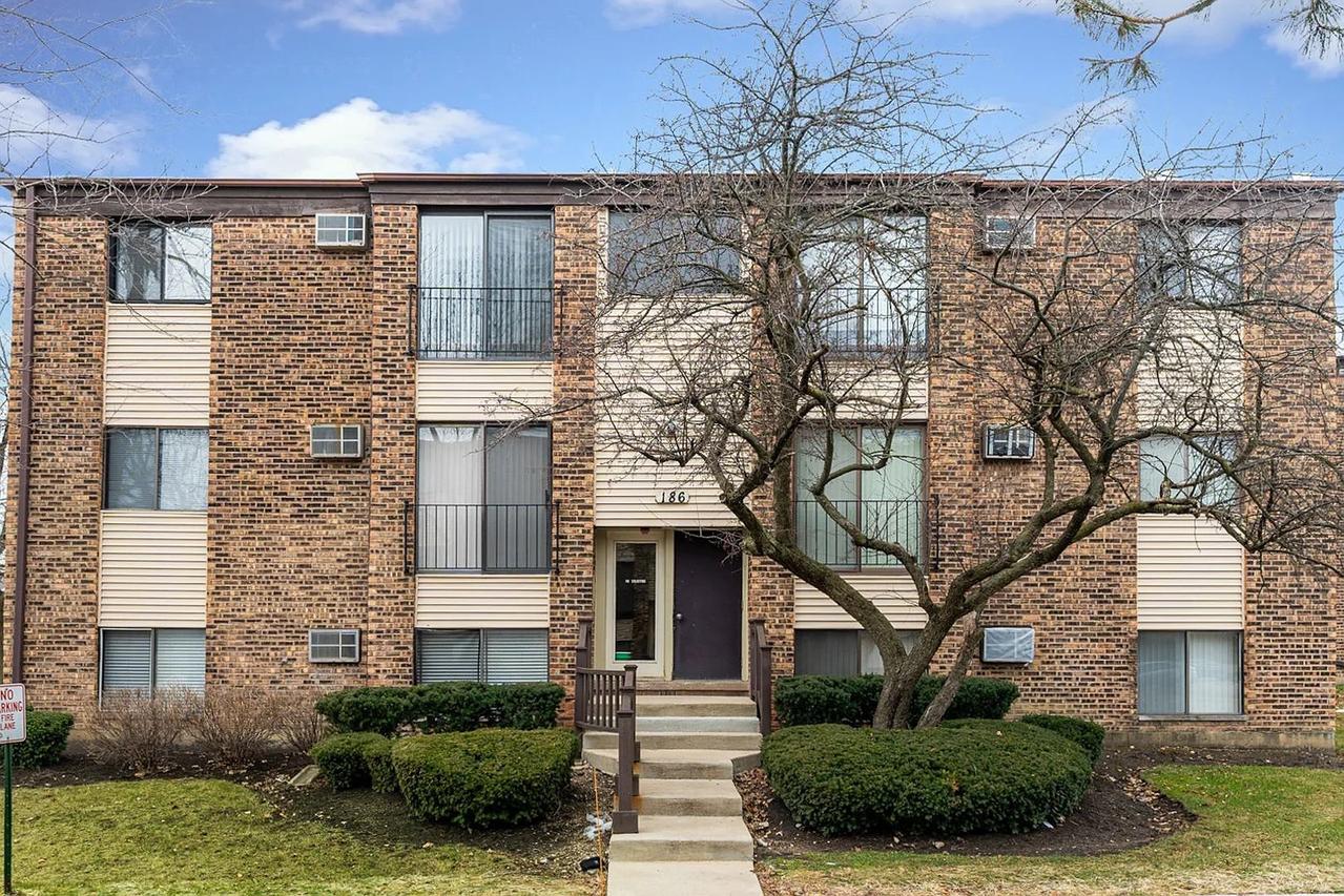 186 Dunteman Dr. #301, Glendale Heights, IL 60139