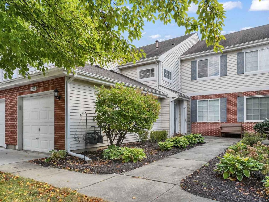 217 Sierra Pass Dr., Schaumburg, IL 60194