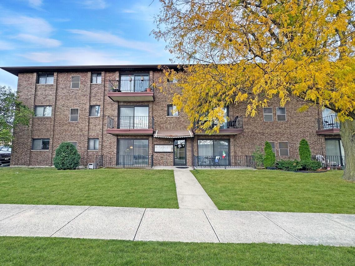 10930 Central Ave. #1B, Chicago Ridge, IL 60415
