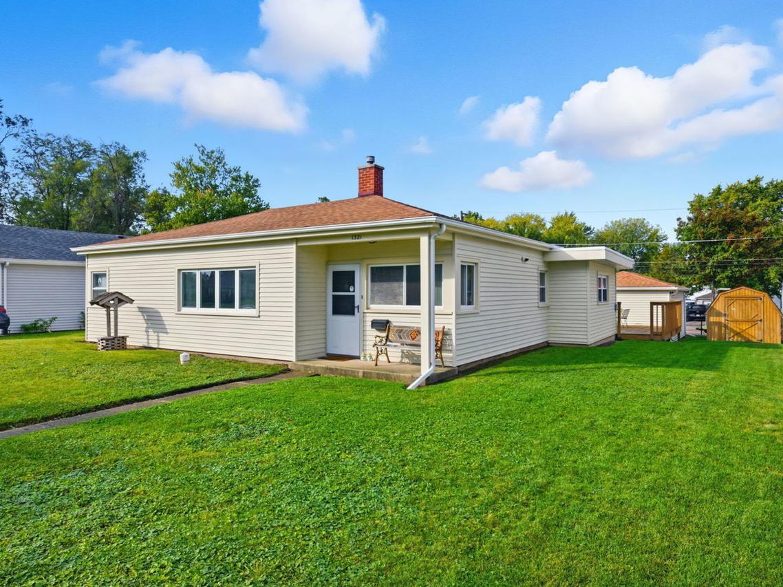 1321 Raymond Dr., Montgomery, IL 60538