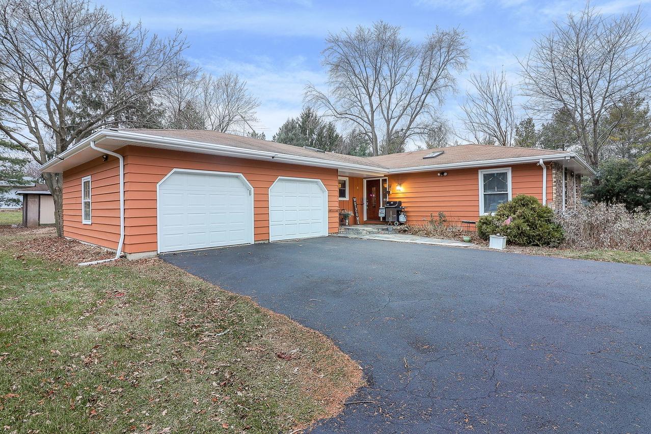 4 Amy Dr., Oswego, IL 60543
