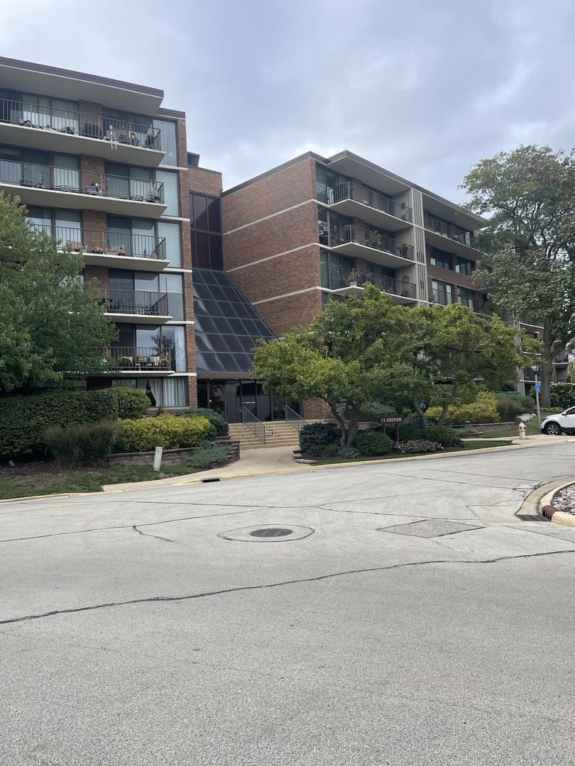 2 S Atrium Way #203, Elmhurst, IL 60126