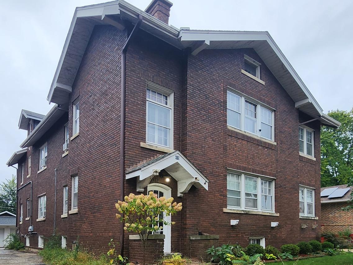 415 W Ridgeland Ave., Waukegan, IL 60085
