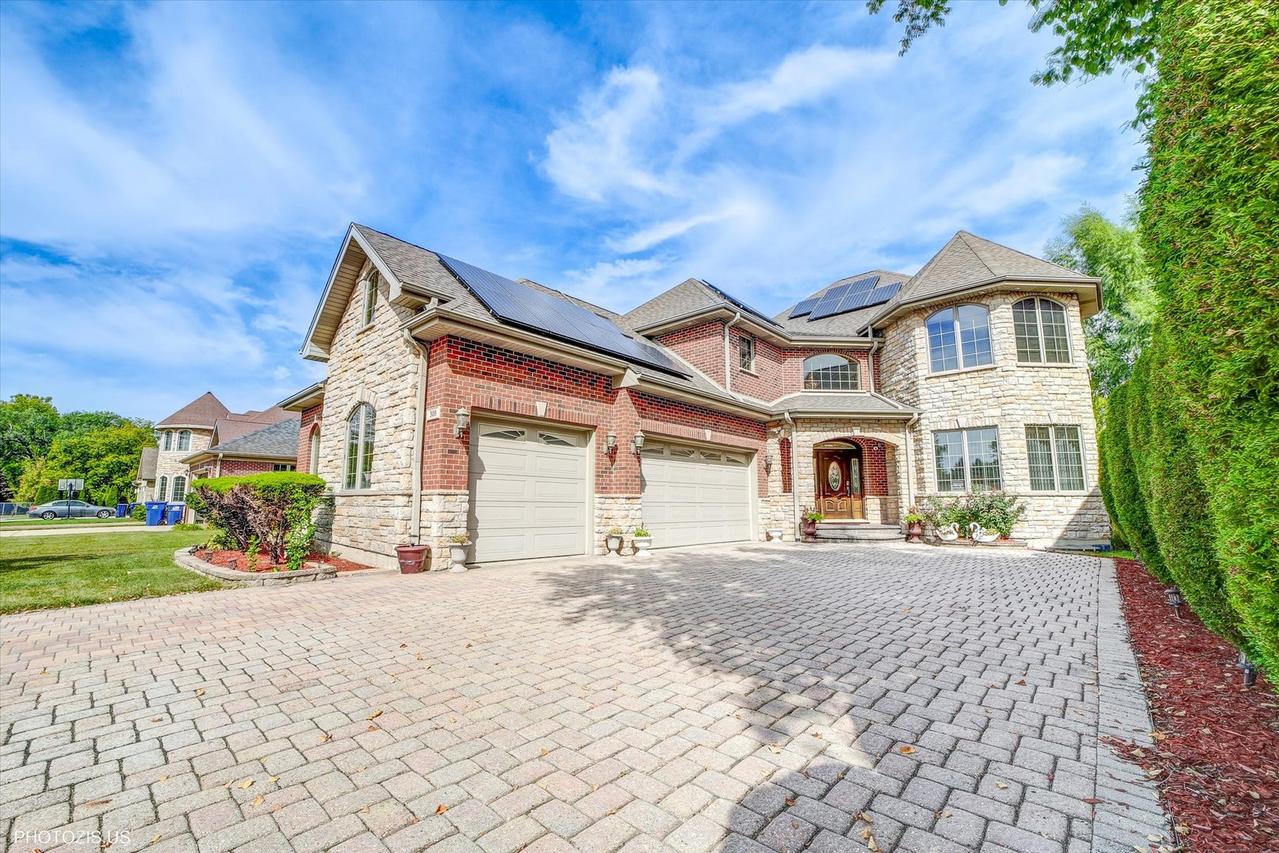 308 Berkshire Ln., Des Plaines, IL 60016