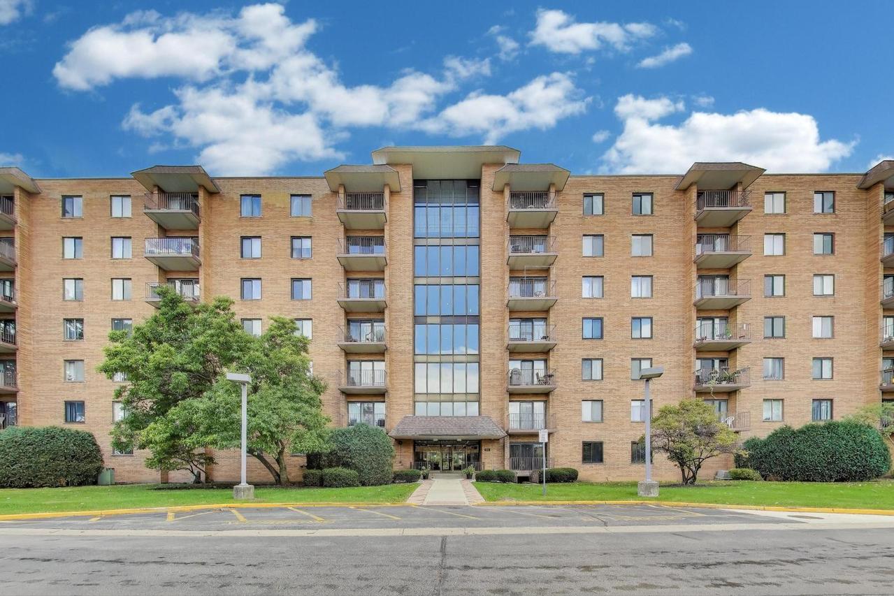 1717 W Crystal Ln. #610, Mount Prospect, IL 60056