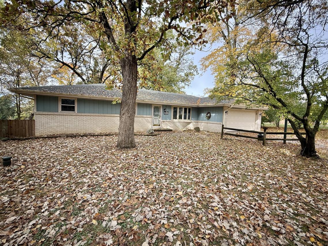 10620 Grover Oaks Rd., Roscoe, IL 61073