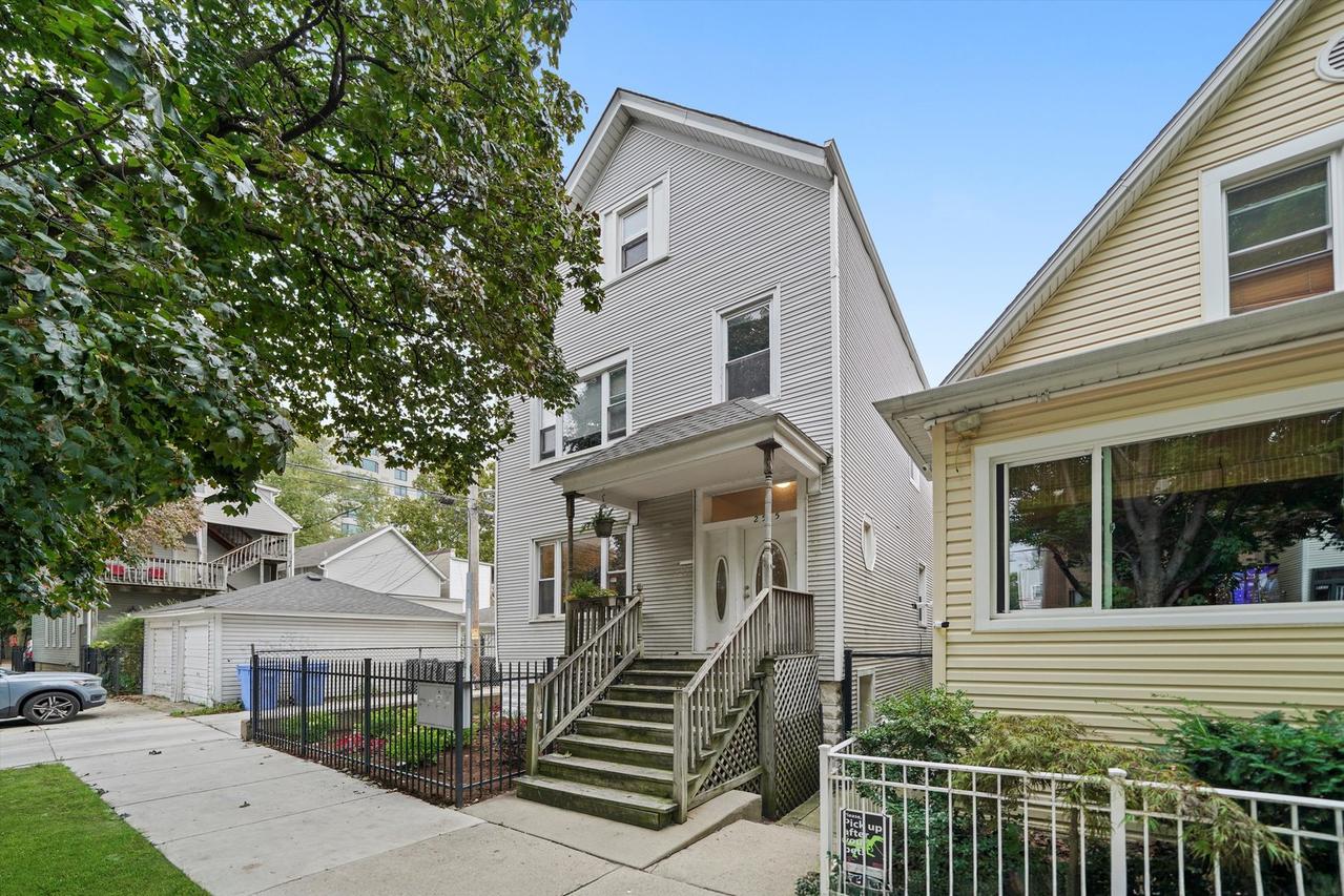 2515 W Charleston St., Chicago, IL 60647