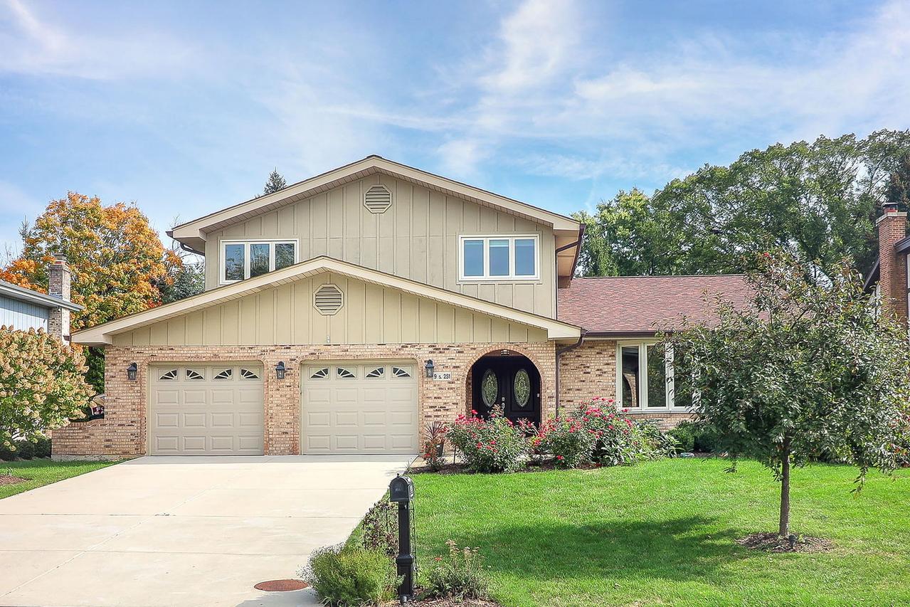 9S251 Graceland St., Downers Grove, IL 60516