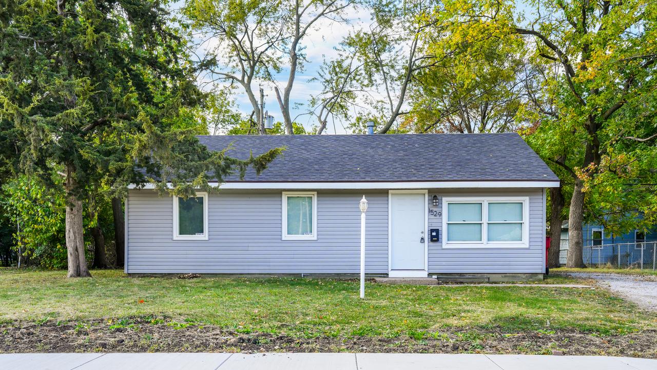 1529 Hedge Rd., Champaign, IL 61821