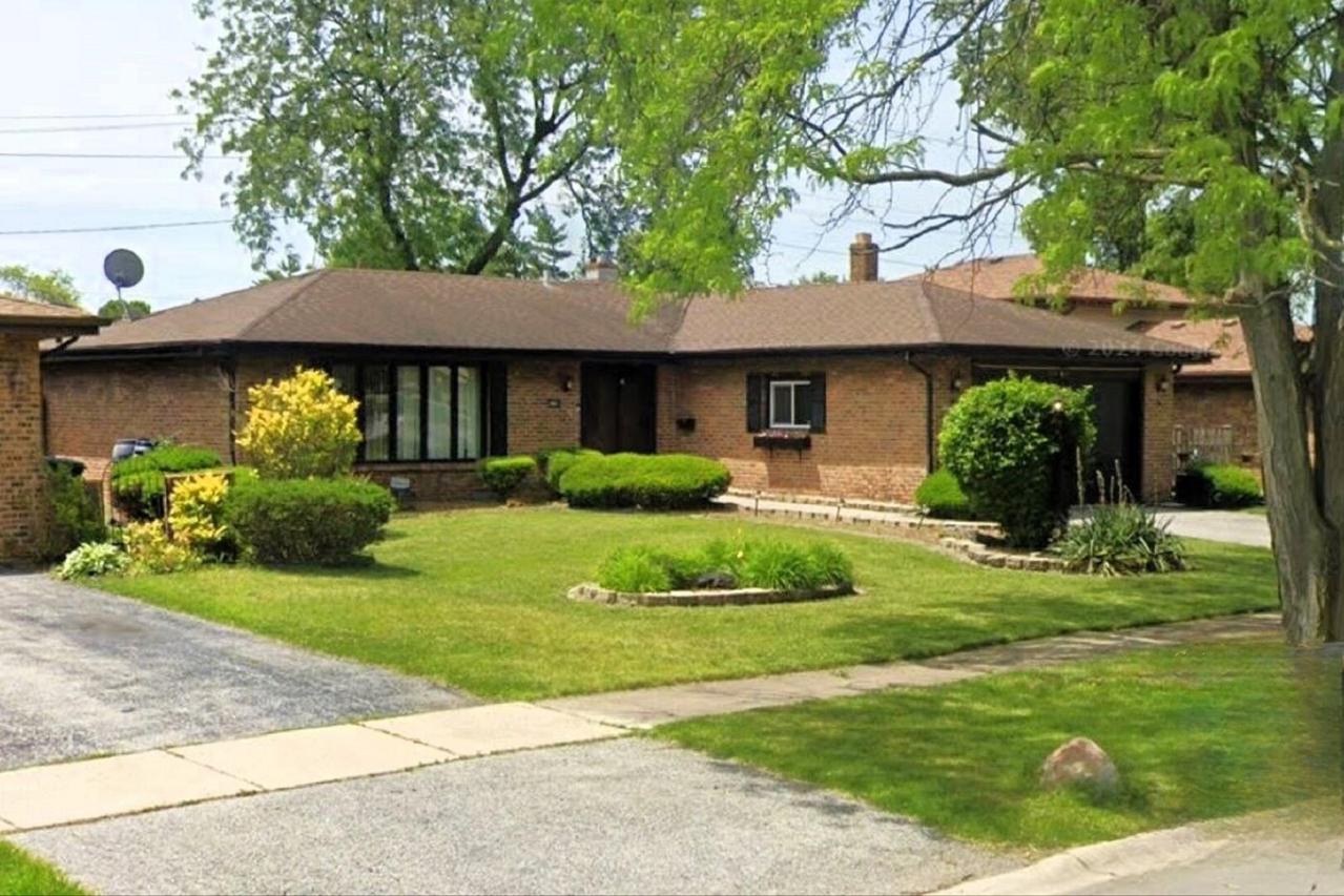 3461 S Manor Dr., Lansing, IL 60438