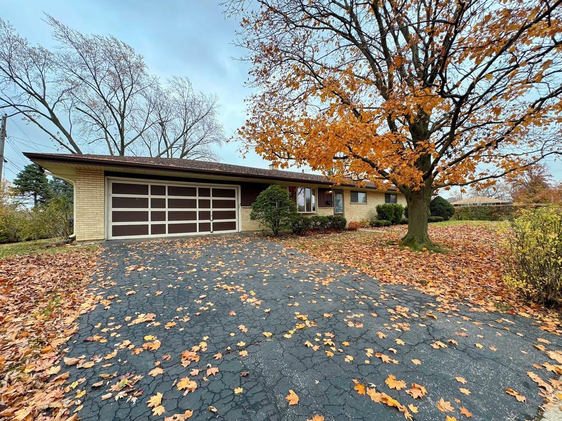 761 Marshall Dr., Des Plaines, IL 60016