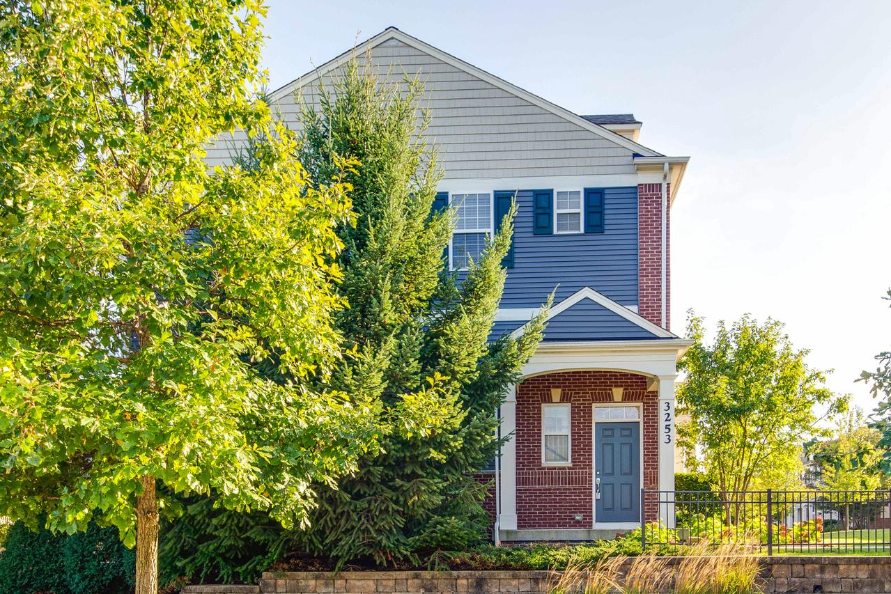 3253 Coral Ln., Glenview, IL 60026