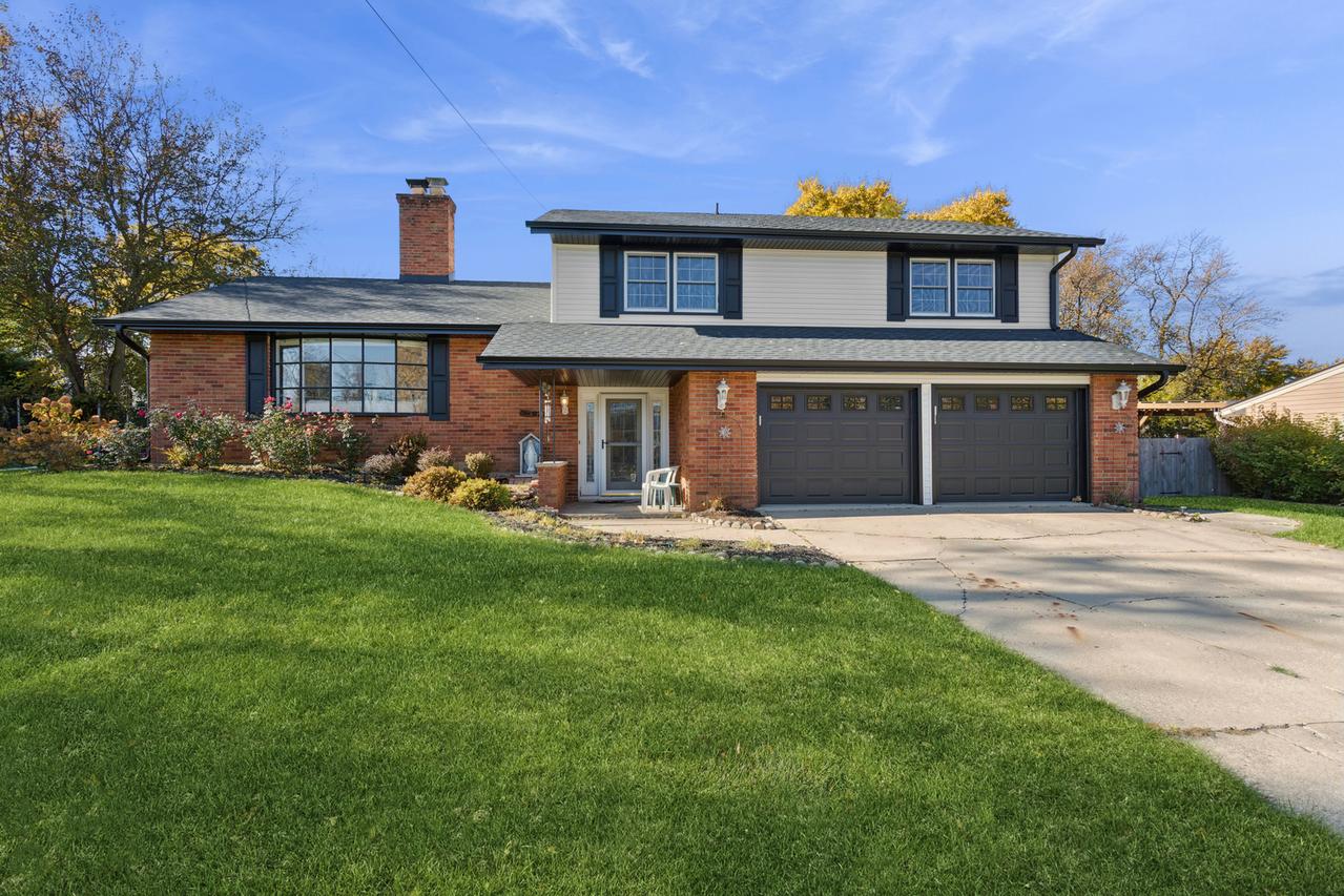 7S355 Midfield Dr., Aurora, IL 60506