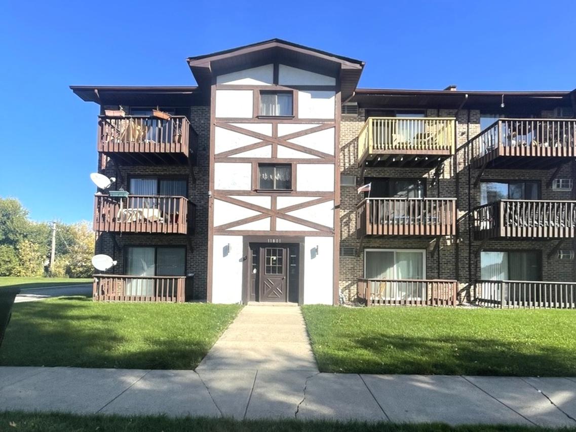 11801 S Karlov Ave. #303, Alsip, IL 60803
