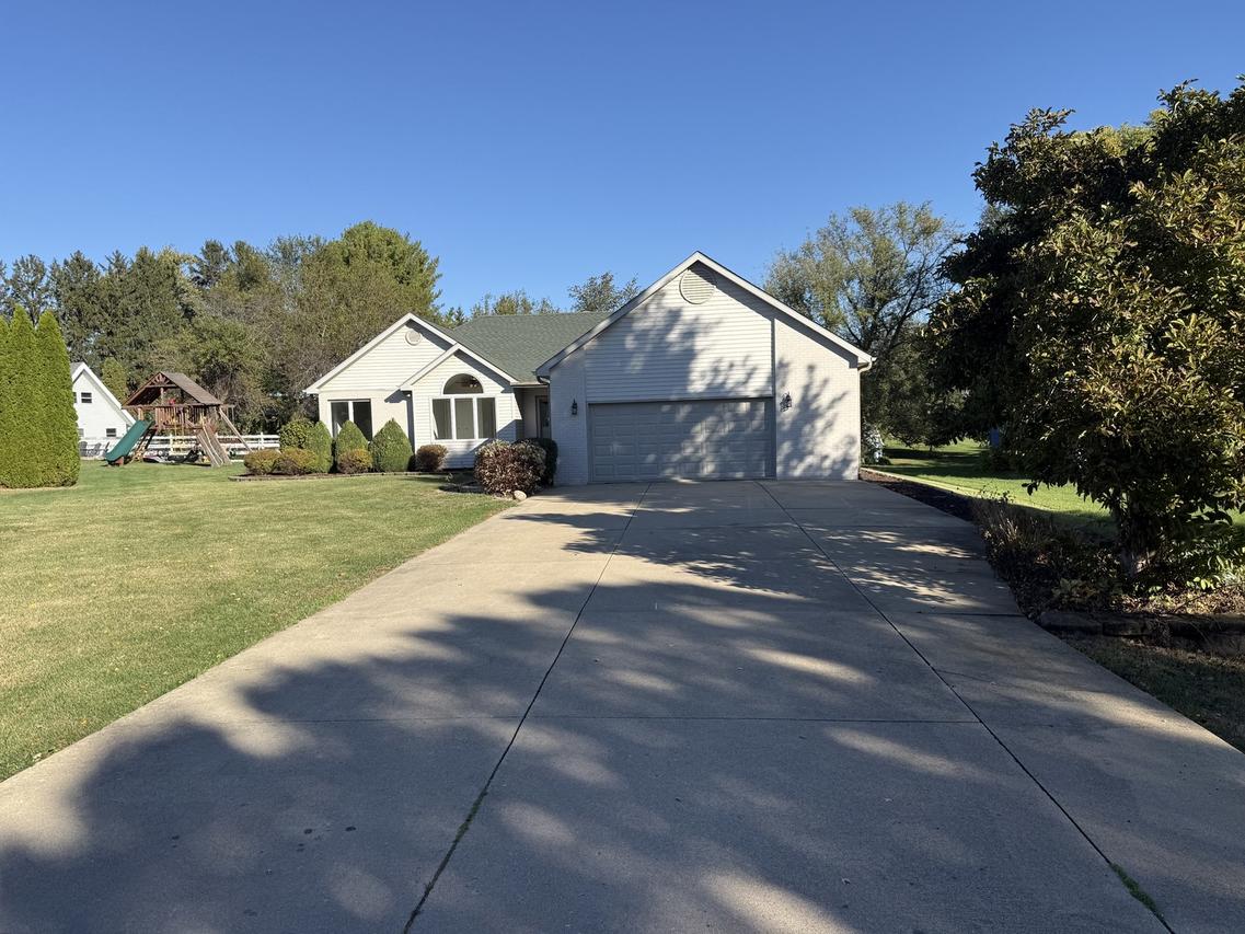 5Z Bonnie Ln., Somonauk, IL 60552