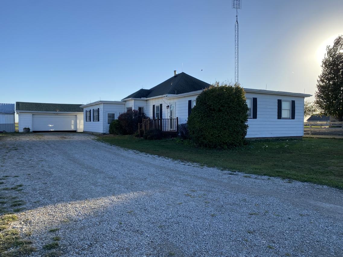 82 N 23rd Rd., Peru, IL 61354