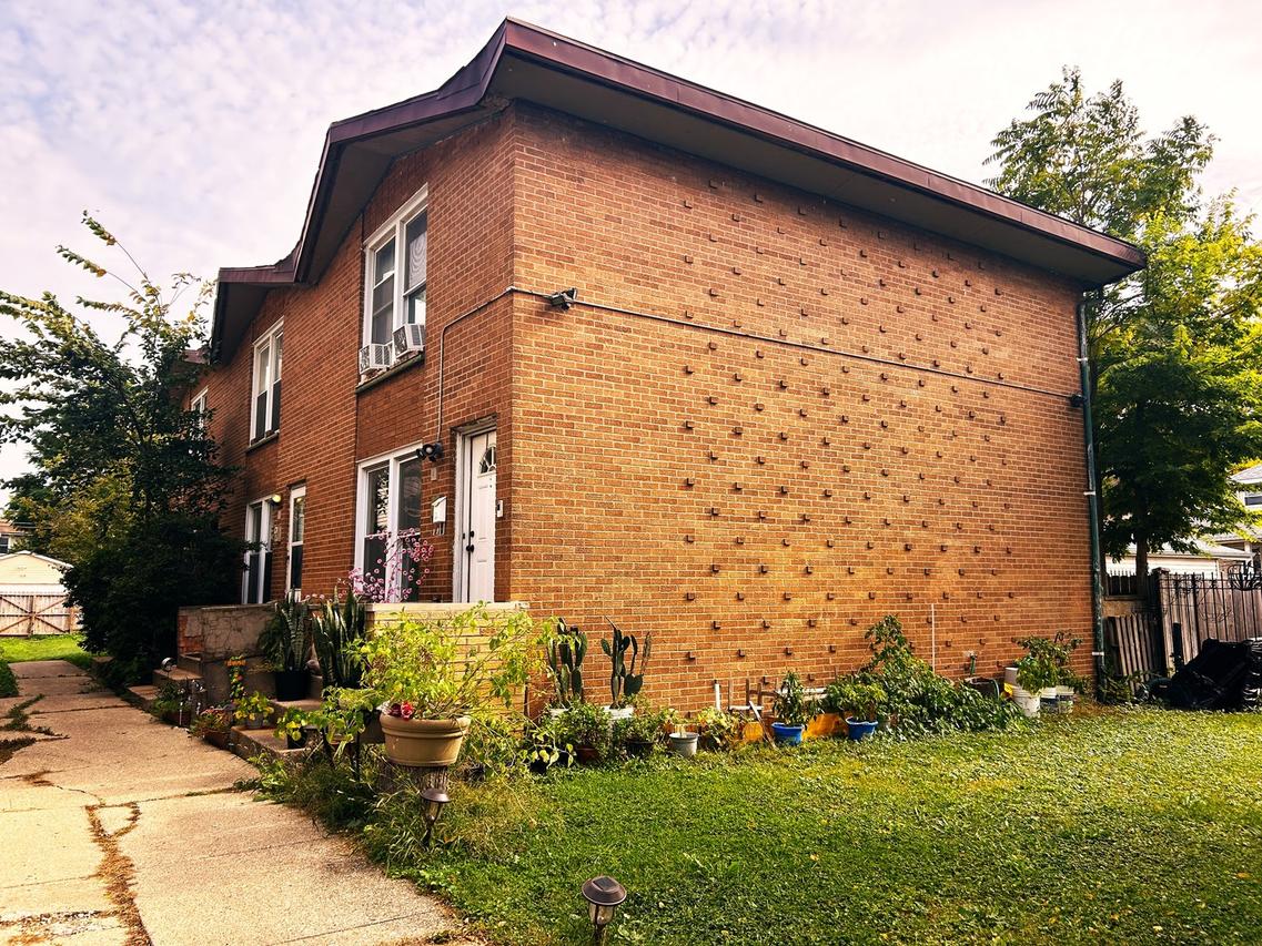 1813 Dodge Ave., Evanston, IL 60201