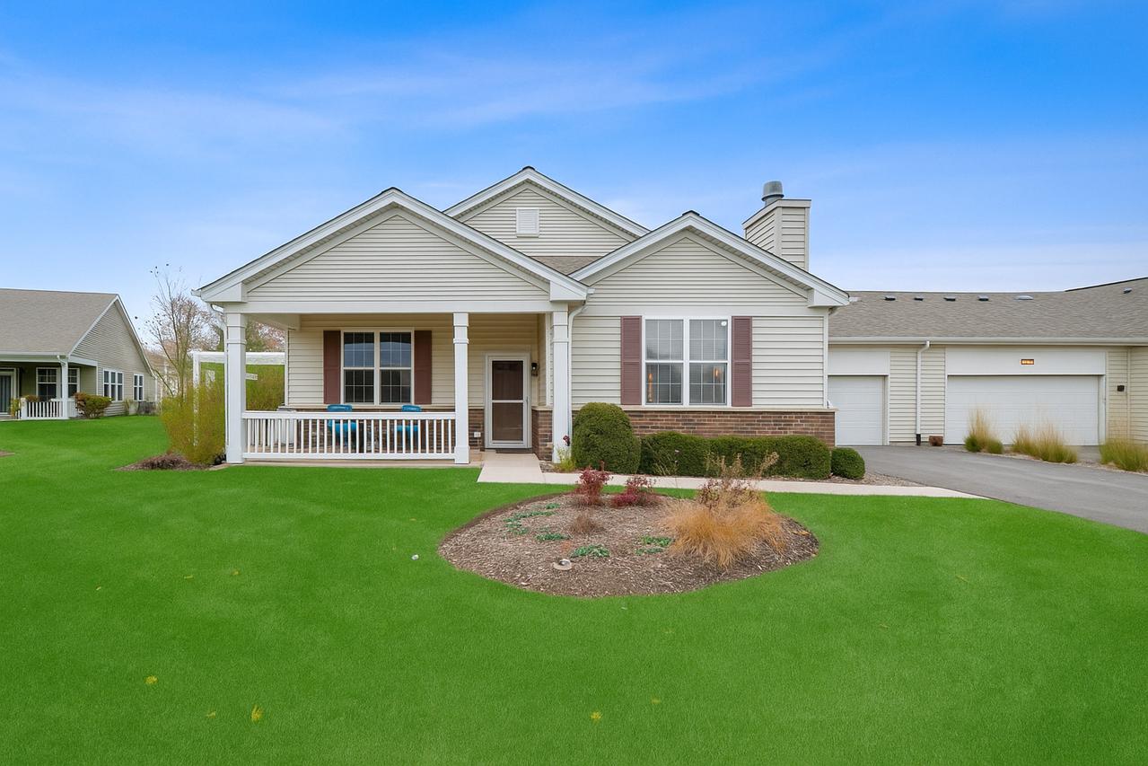 672 Falls Cir., Pingree Grove, IL 60140