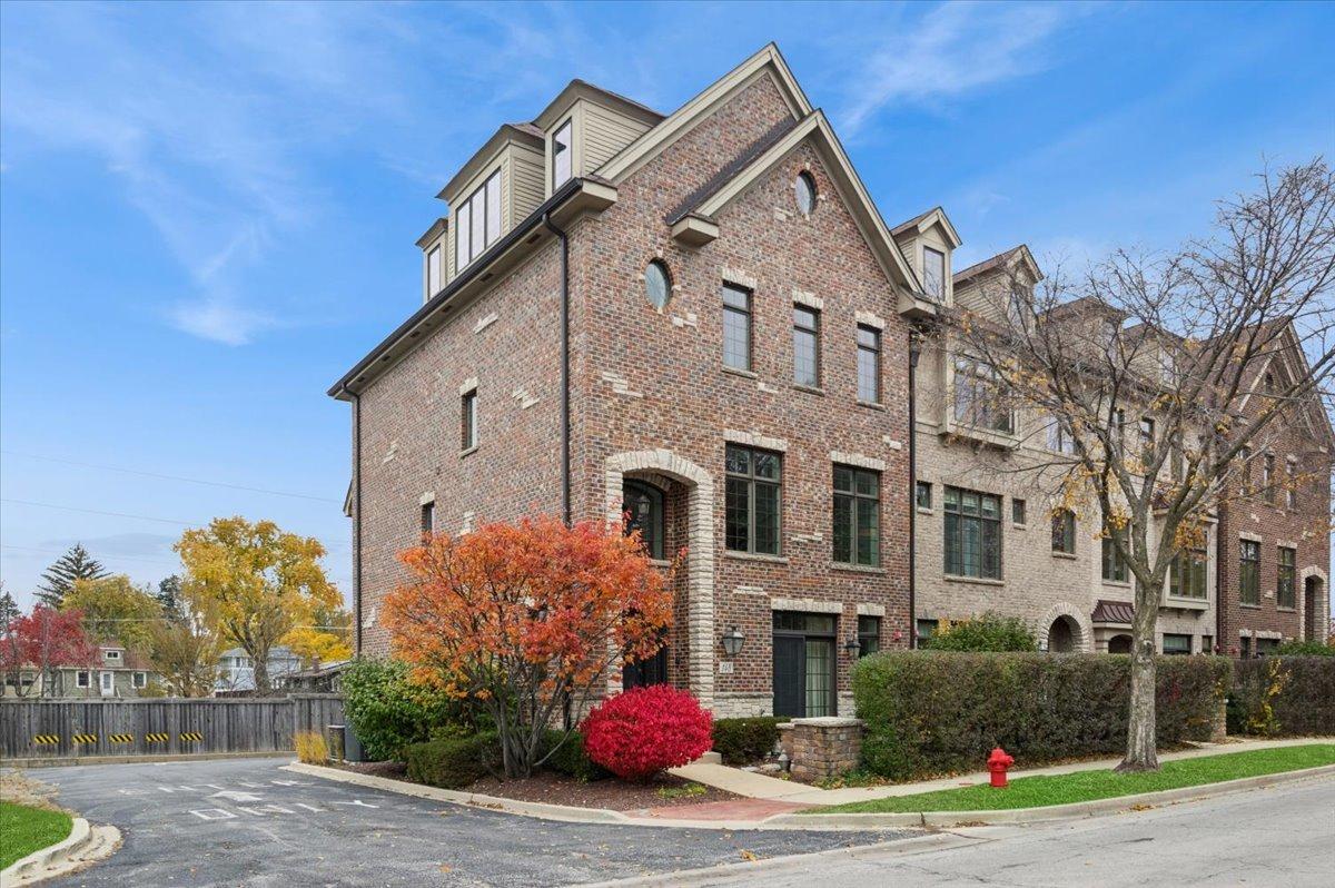 148 W Quincy St., Westmont, IL 60559