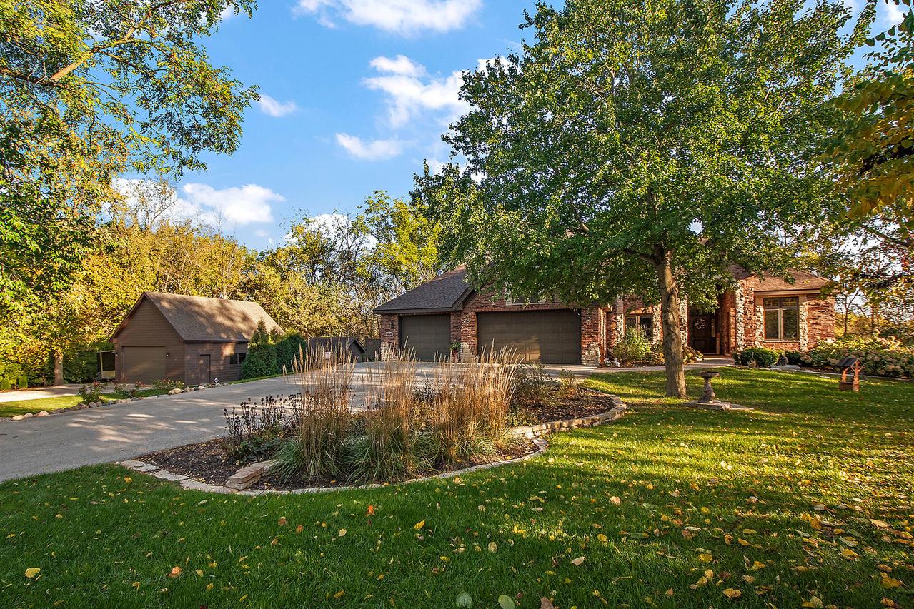 1110 Lakeside Dr., New Lenox, IL 60451