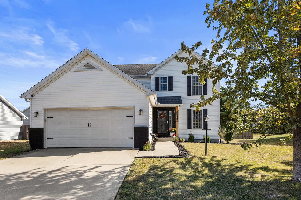 2005 Applewood Dr., Monticello, IL 61856