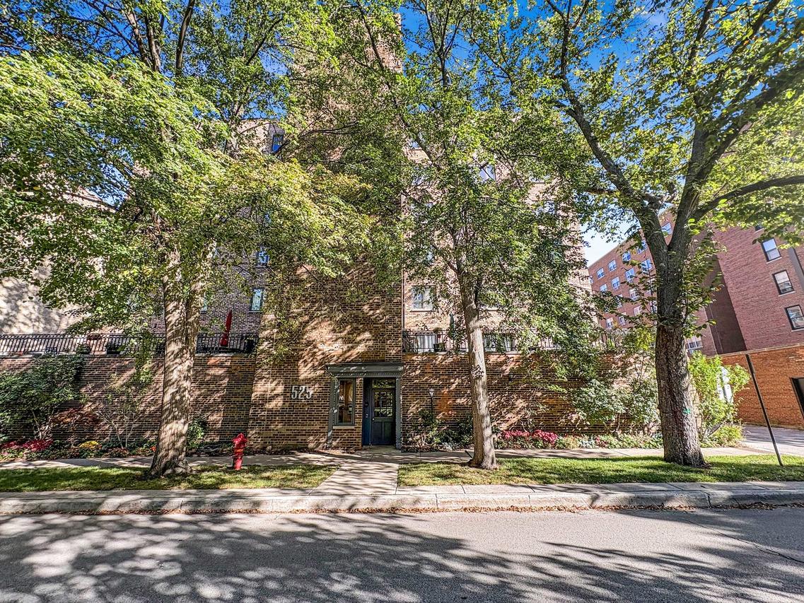 525 Grove St. #4D, Evanston, IL 60201