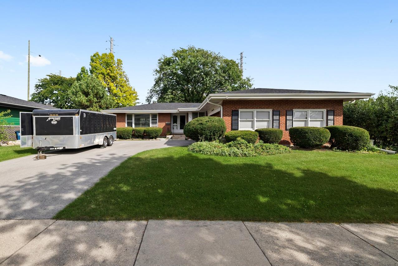 675 S Edgewood Ave., Elmhurst, IL 60126