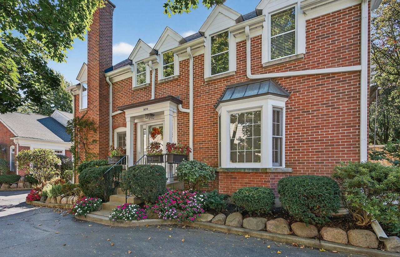 809 Hibbard Rd., Wilmette, IL 60091