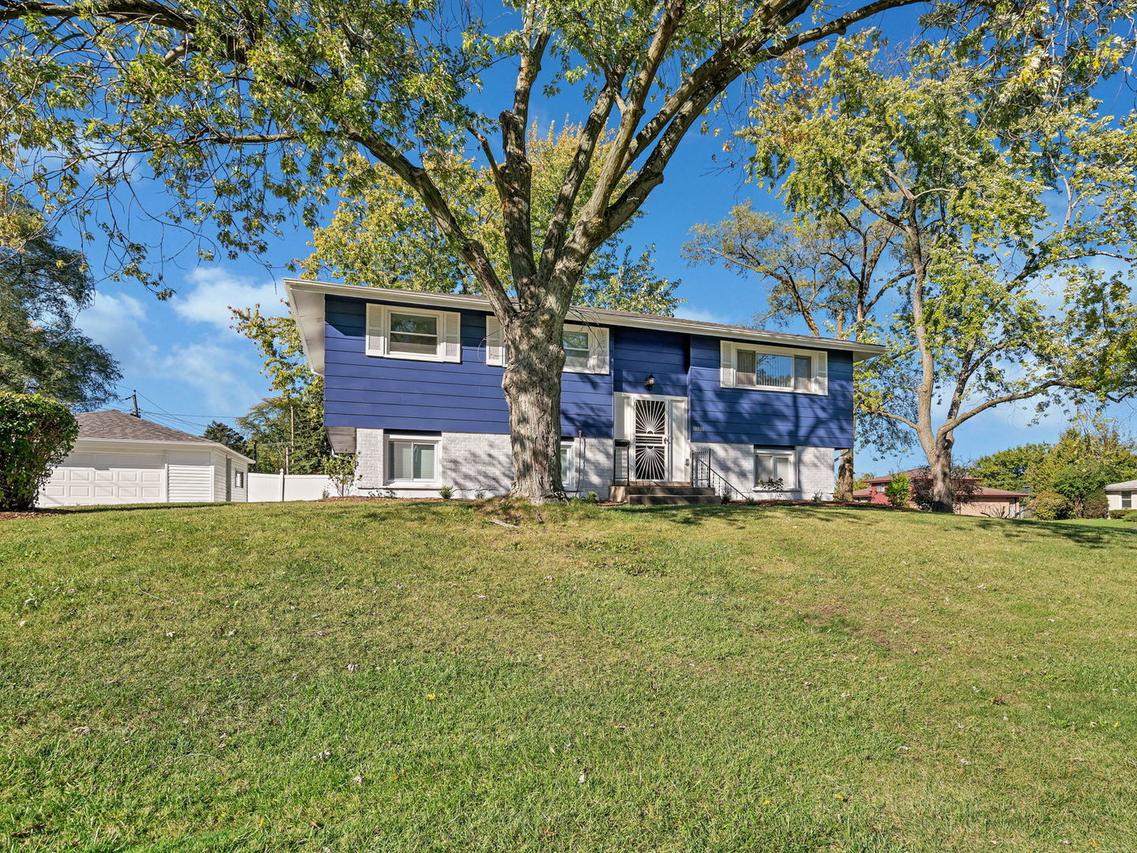 18900 Loras Ln., Country Club Hills, IL 60478