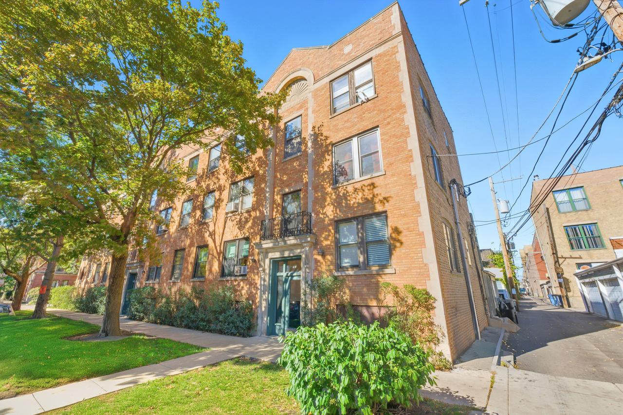 1014 W Barry Ave. #1, Chicago, IL 60657