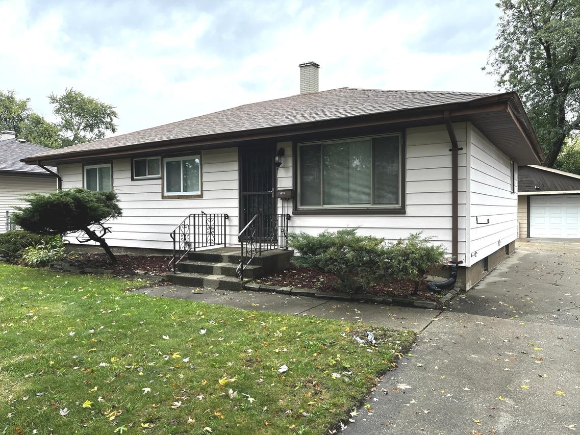 15439 Elm St., South Holland, IL 60473