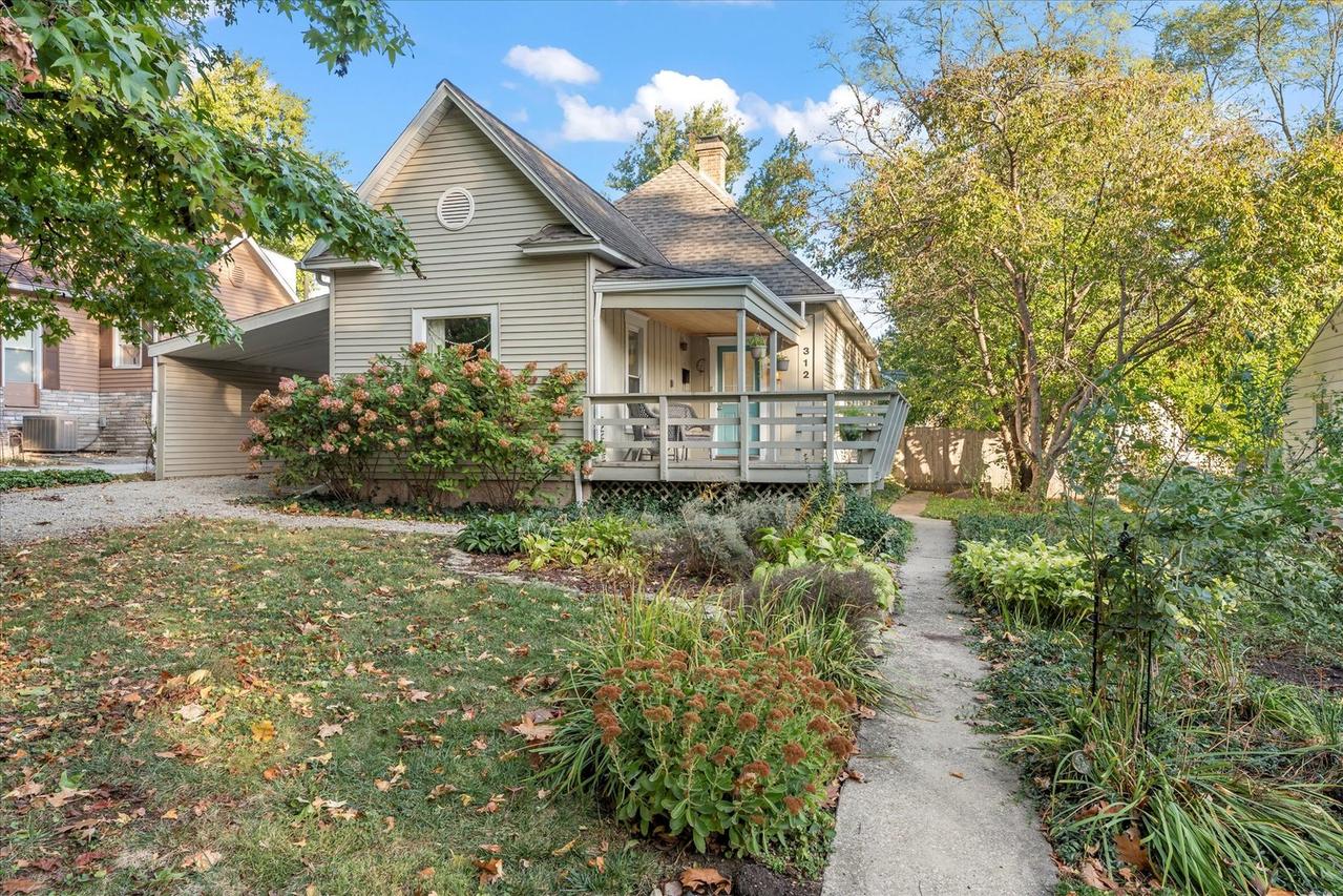 312 Avondale Ave., Champaign, IL 61820