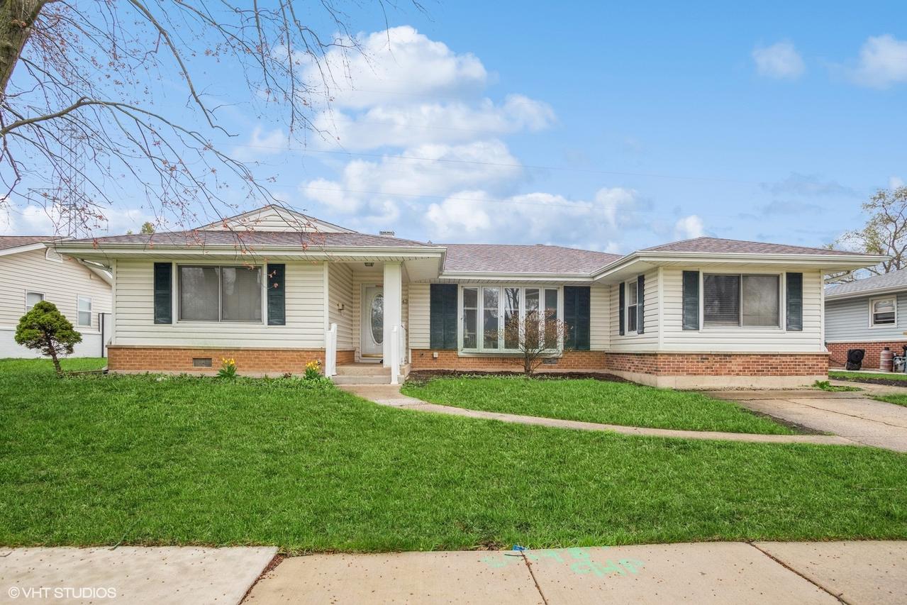 943 Maple Ln., Elk Grove Village, IL 60007