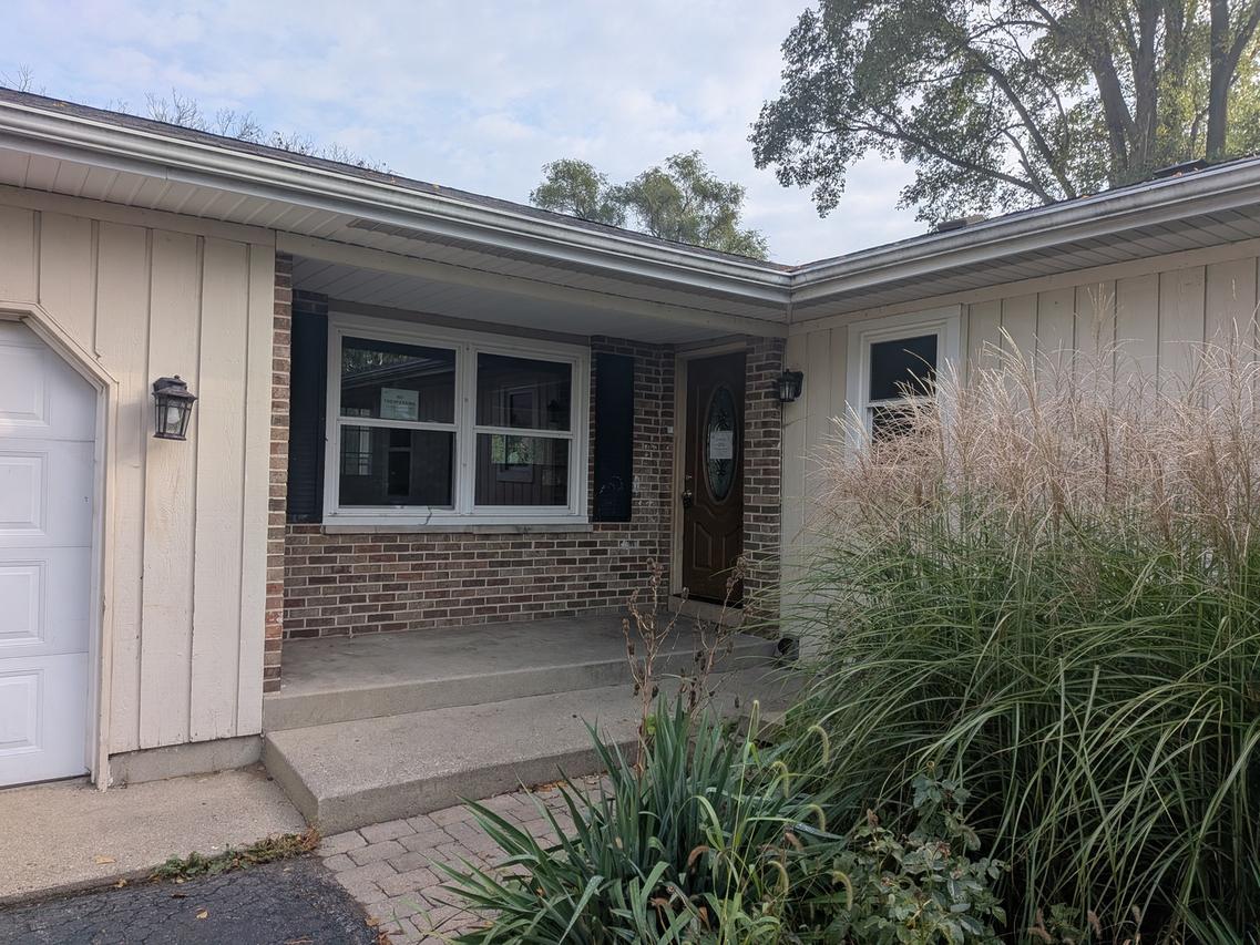 1718 W Lincoln Rd., Mchenry, IL 60051
